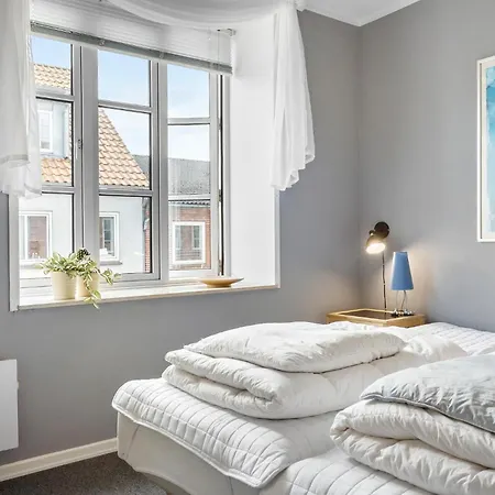 1 Bedroom Gorgeous In Semesterbostad