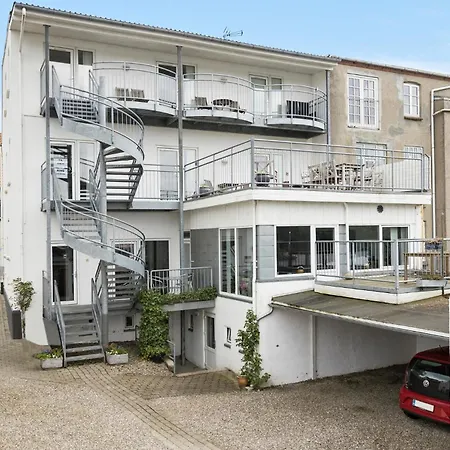 1 Bedroom Gorgeous In Semesterbostad *